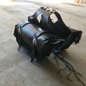 Motorcycle saddlebags
